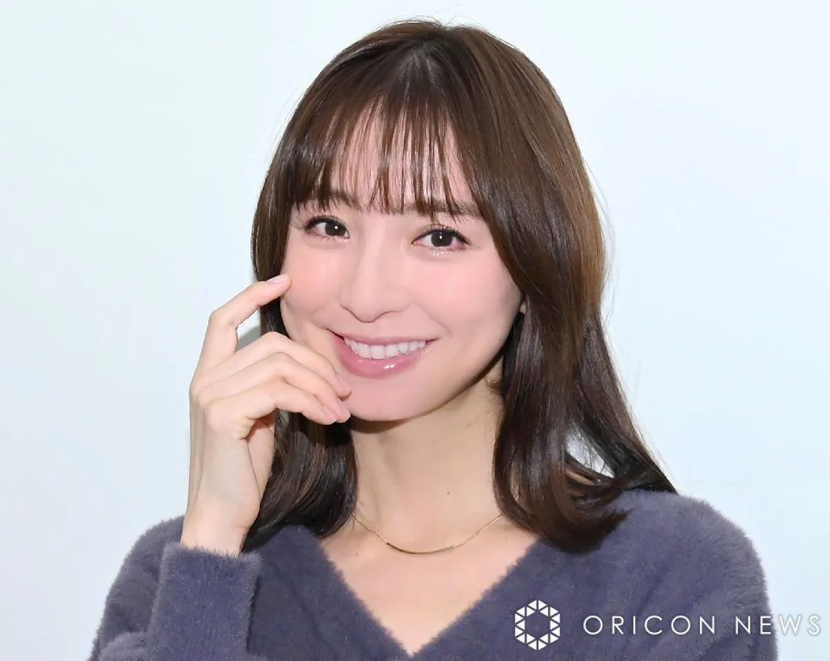 篠田麻里子、長女とペアルック　“あけおめ親子写真”に反響「もうこんなに大きくなったんだ」「めっちゃ可愛い」