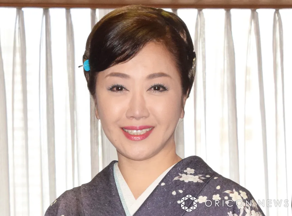 伍代夏子「今年も一家で初詣」、夫・杉良太郎らとの“家族4ショット”添え良年を願う「みんな仲良し ステキな家族ですね」「なんて美しい写真～～～！」