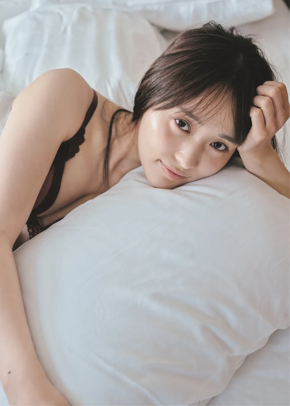 菅井友香、無防備なランジェリーショット＆まぶしいビキニ姿も　最新写真集から先行カット5点解禁