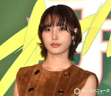 南沙良、ミニ丈衣装から“絶対領域”　 児玉隆監督はイモゾー似？「目がキマって」