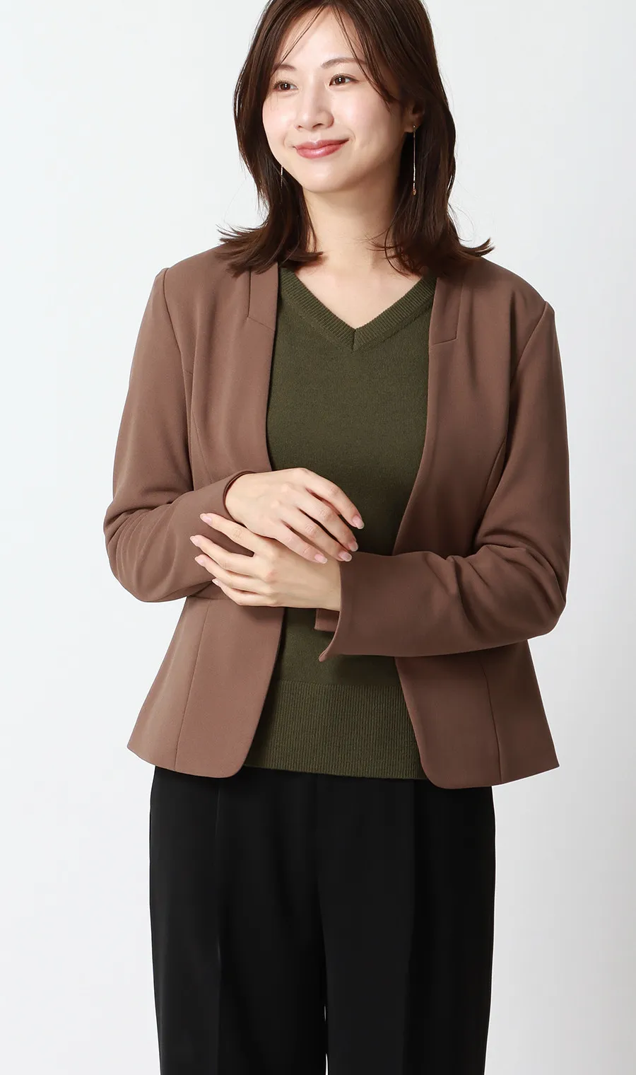 「自分に合う色がわからない」パーソナルカラー診断士監修で悩みを解決する"ビジネスニット"が登場