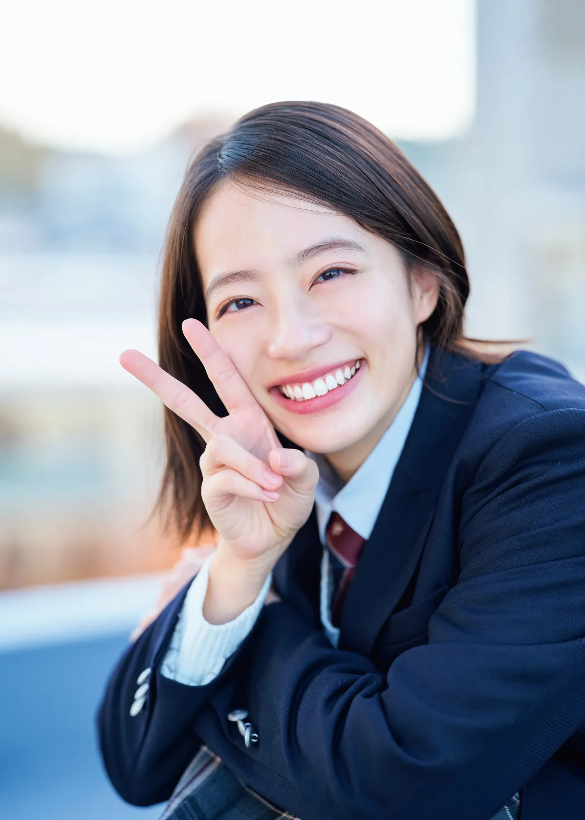 ”全国高校サッカー応援マネ”池端杏慈、『サンデー』表紙に初登場　18歳の透明感あふれるグラビア