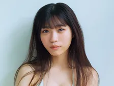 僕が見たかった青空・金澤亜美、透明感あふれる純白ビキニカット解禁　“初めて”づくしのファースト写真集「普段とは違う新しい姿も見ていただけるのではないかなと思います！」