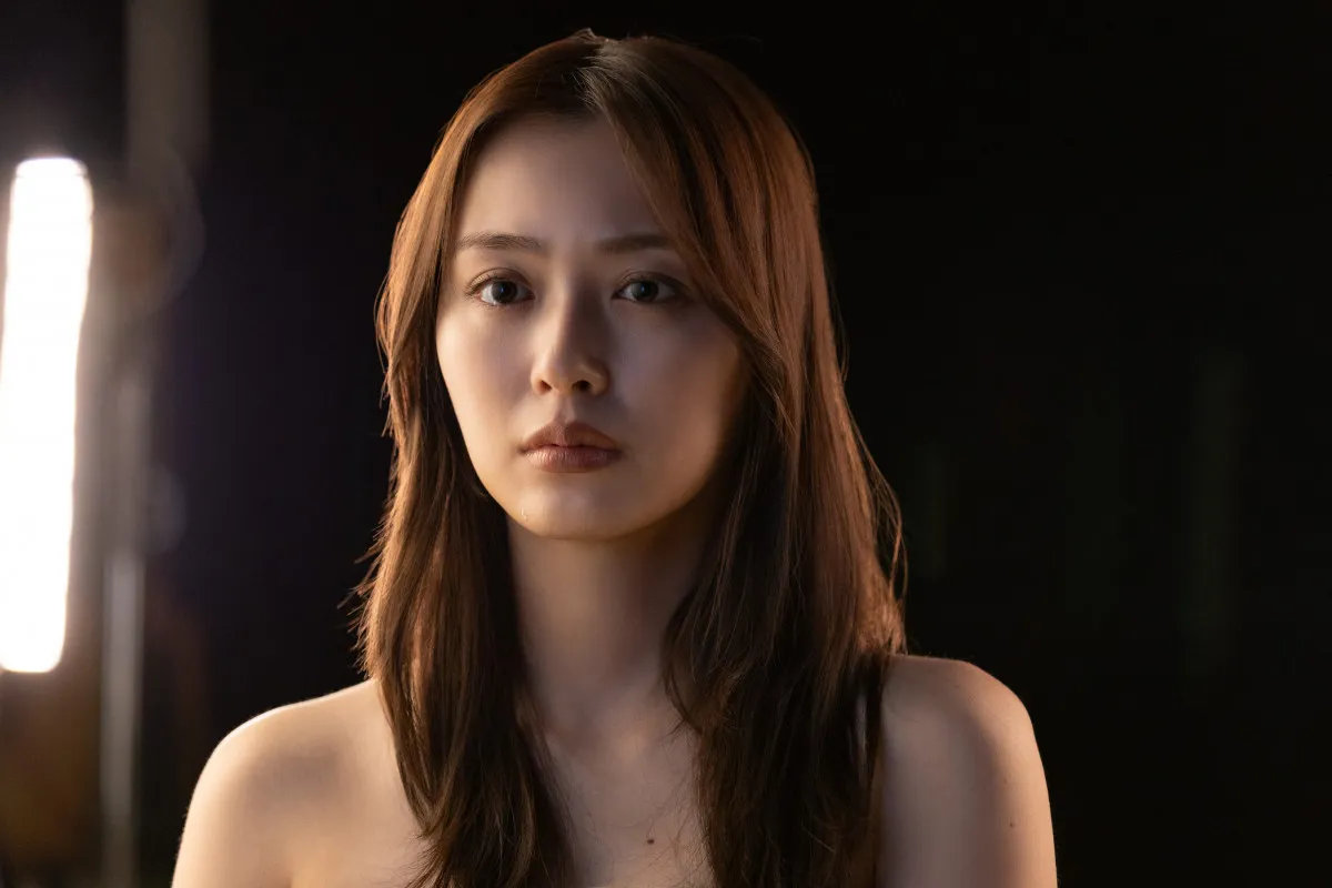 内田理央、開始1分40秒でベッドシーン SNSざわつく「すごいぞだーりお！！！」「電車の中で見たらダメなやつだったwww」終盤には男性3人と…『略奪奪婚』第1話【ネタバレあり】