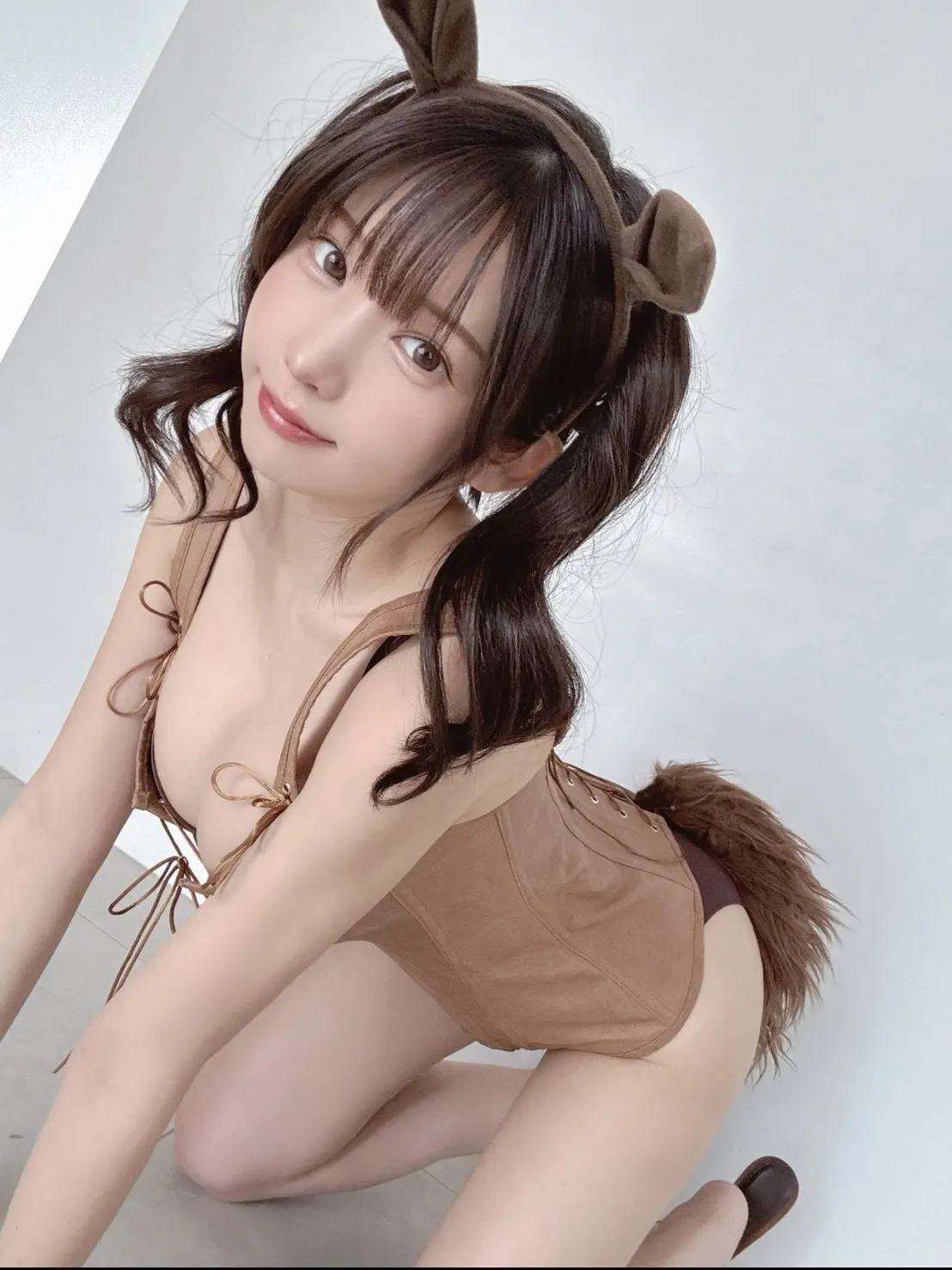 えなこ、干支コスプレで“四つん這い”ポーズ　神アングルに「けしからん」「わあわあわあ」