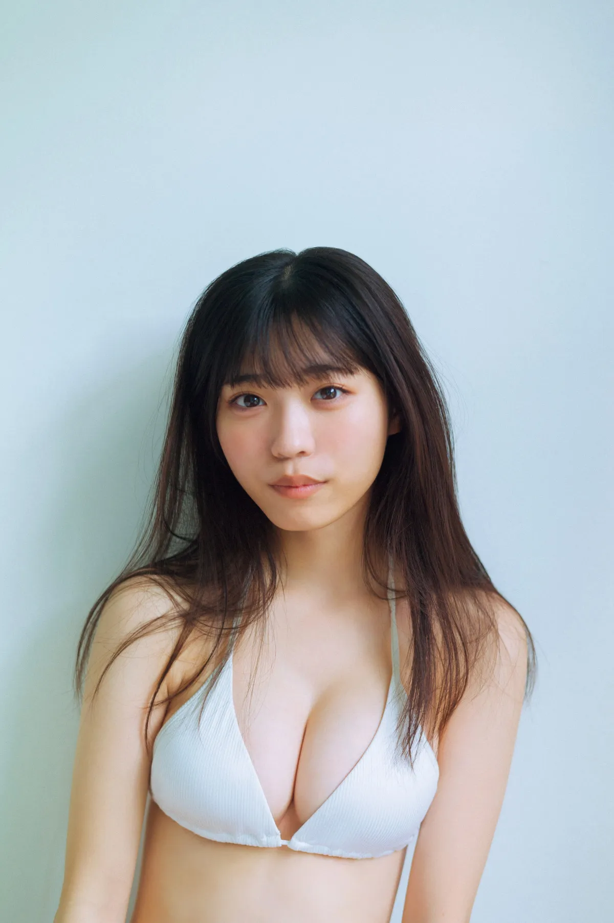 「僕が見たかった青空」金澤亜美、純白のビキニ姿を初披露　儚くも美しい透明感