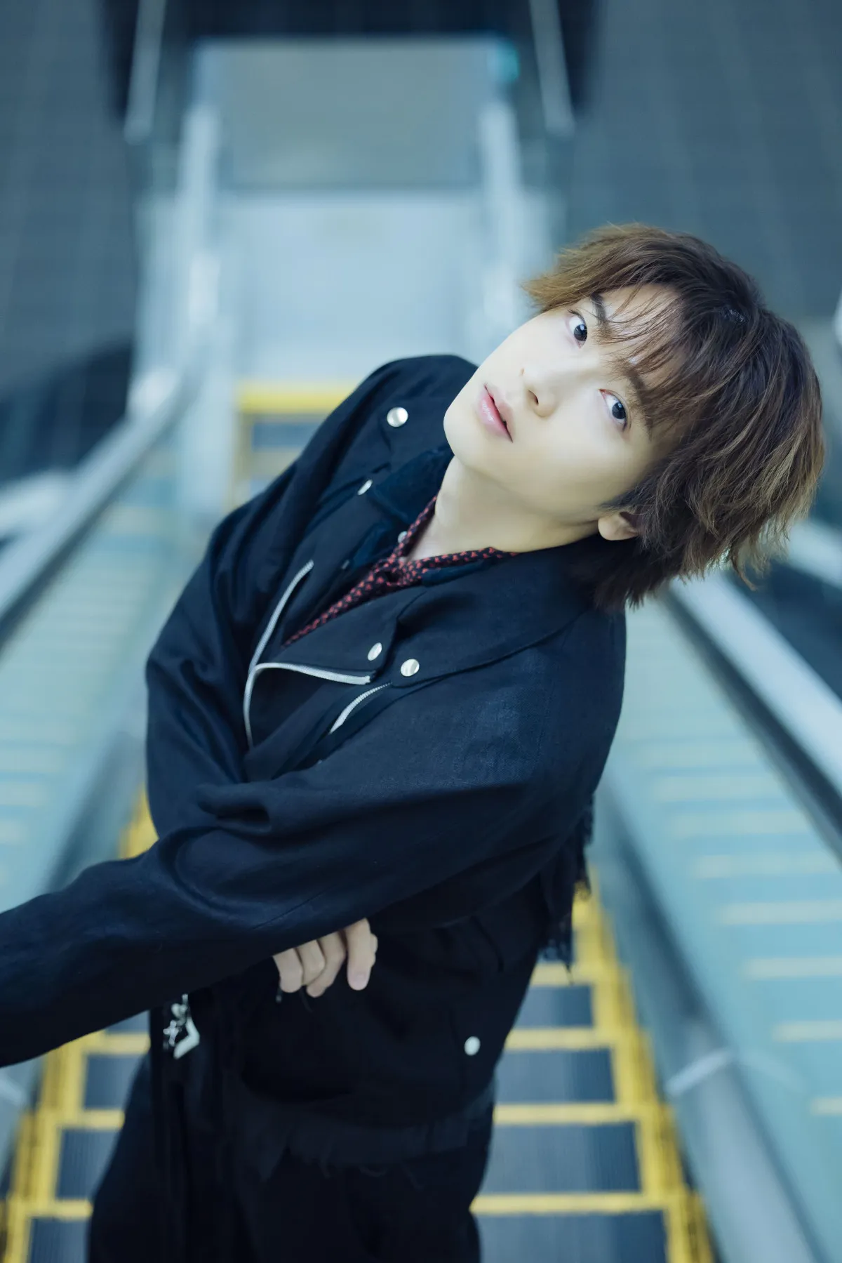 庄司浩平、“憧れの聖地”で撮りおろし　さまざまな表情を詰め込んだ卓上カレンダー発売「僕が子どものようにわめき念願の…」