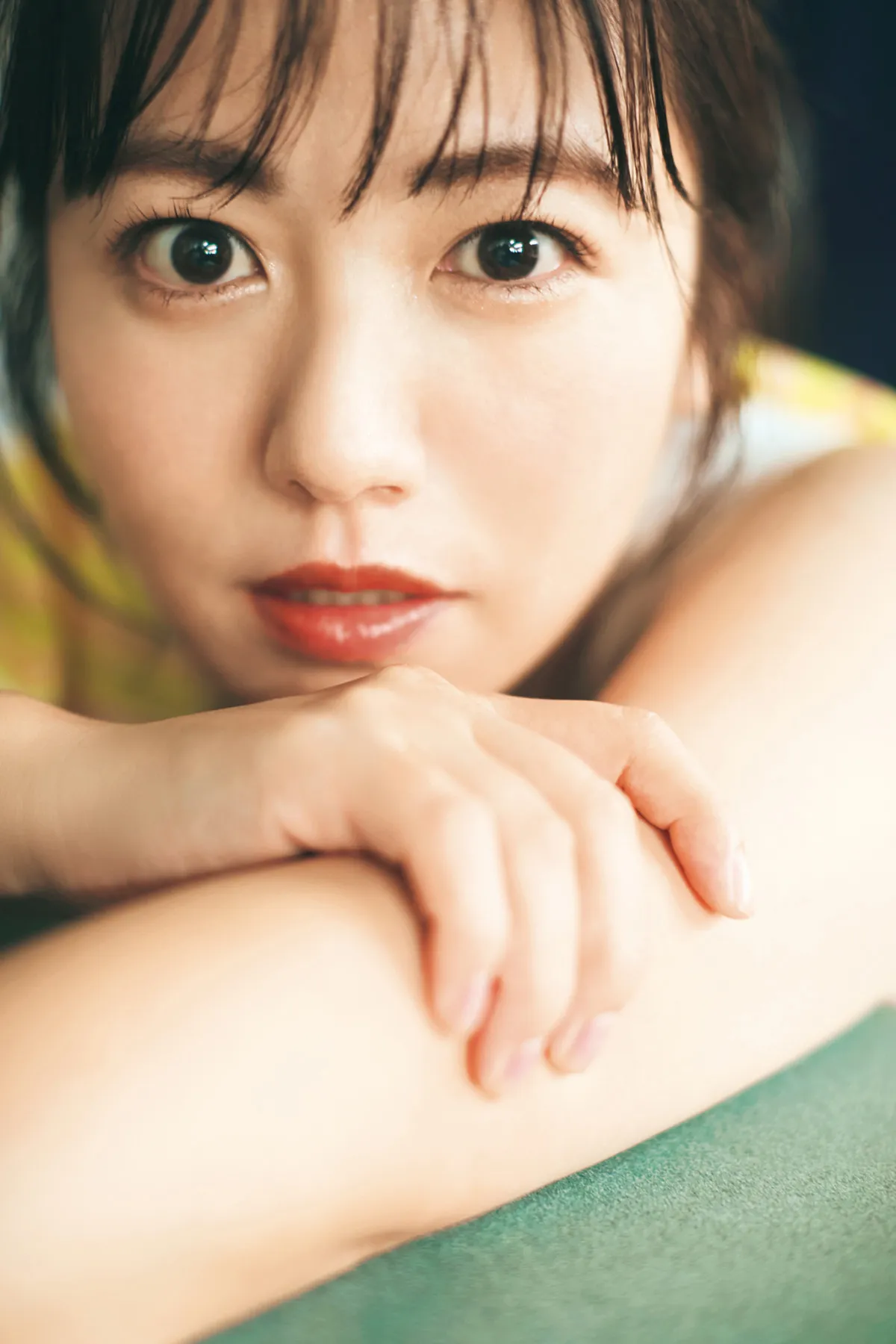 グラビアレジェンド・磯山さやか、デビュー25周年写真集『余韻』重版決定　魅惑的なボディラインが浮かび上がる新規カット公開