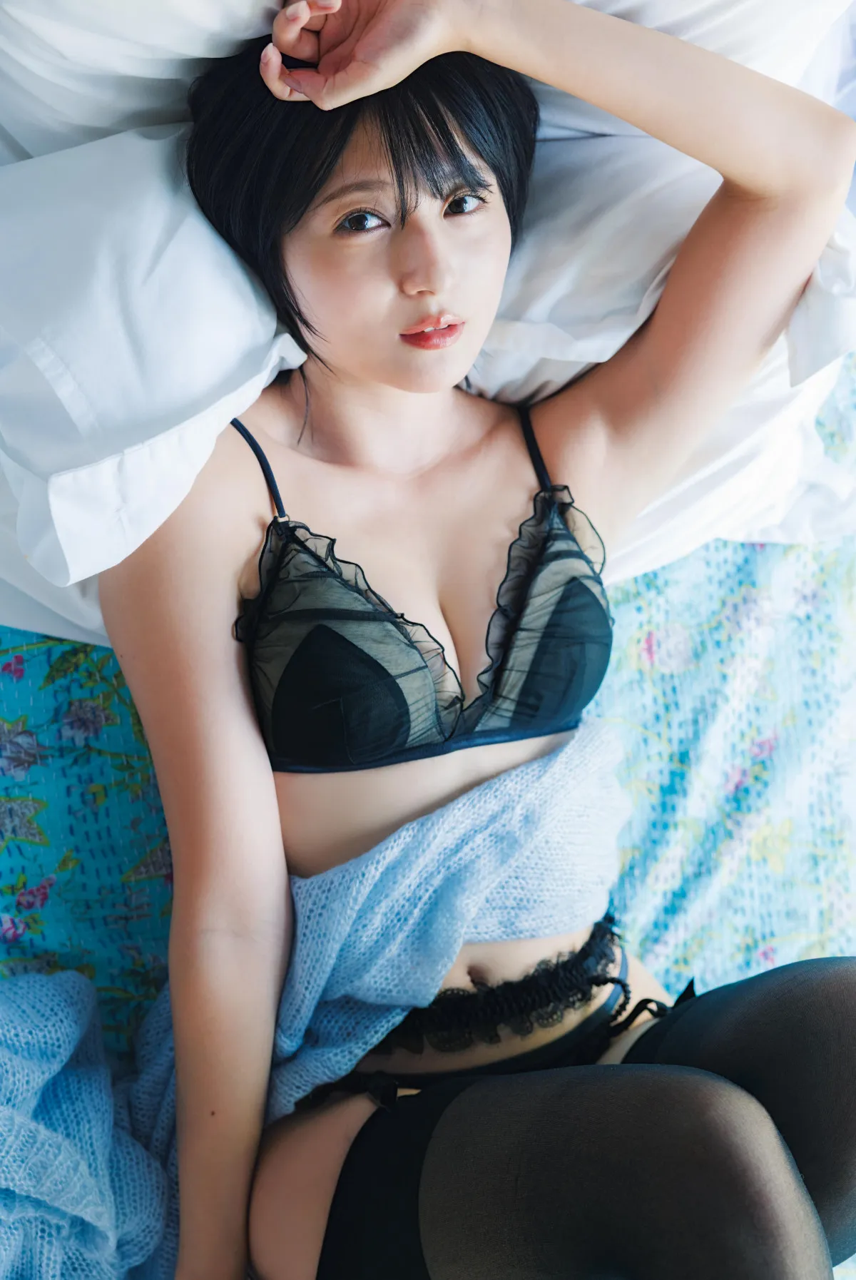 美女YouTuberこばしり。写真集未収録の美ヒップも披露　『ヤンジャン』表紙に登場