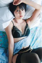 美女YouTuberこばしり。写真集未収録の美ヒップも披露　『ヤンジャン』表紙に登場