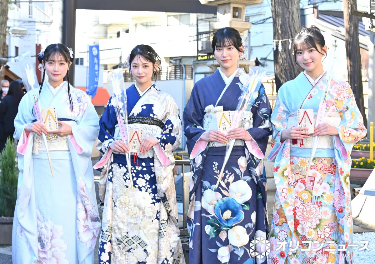 「僕が見たかった青空」二十歳メンバーが“青空”のもと成人式　あざやかな晴れ着姿を披露