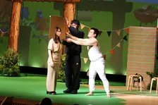 【畑芽育とFUN Time】観客に紛れて登場！　ジェラードン西本の「角刈り型抜き」にも挑戦