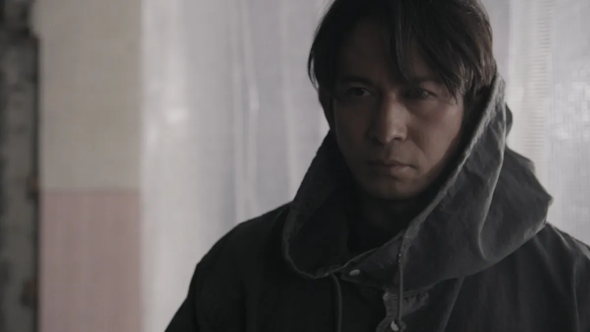 岡田准一、視聴者の「ガラスに投げ込まれたい」夢をかなえる　豪華チームで衝撃の本格アクション