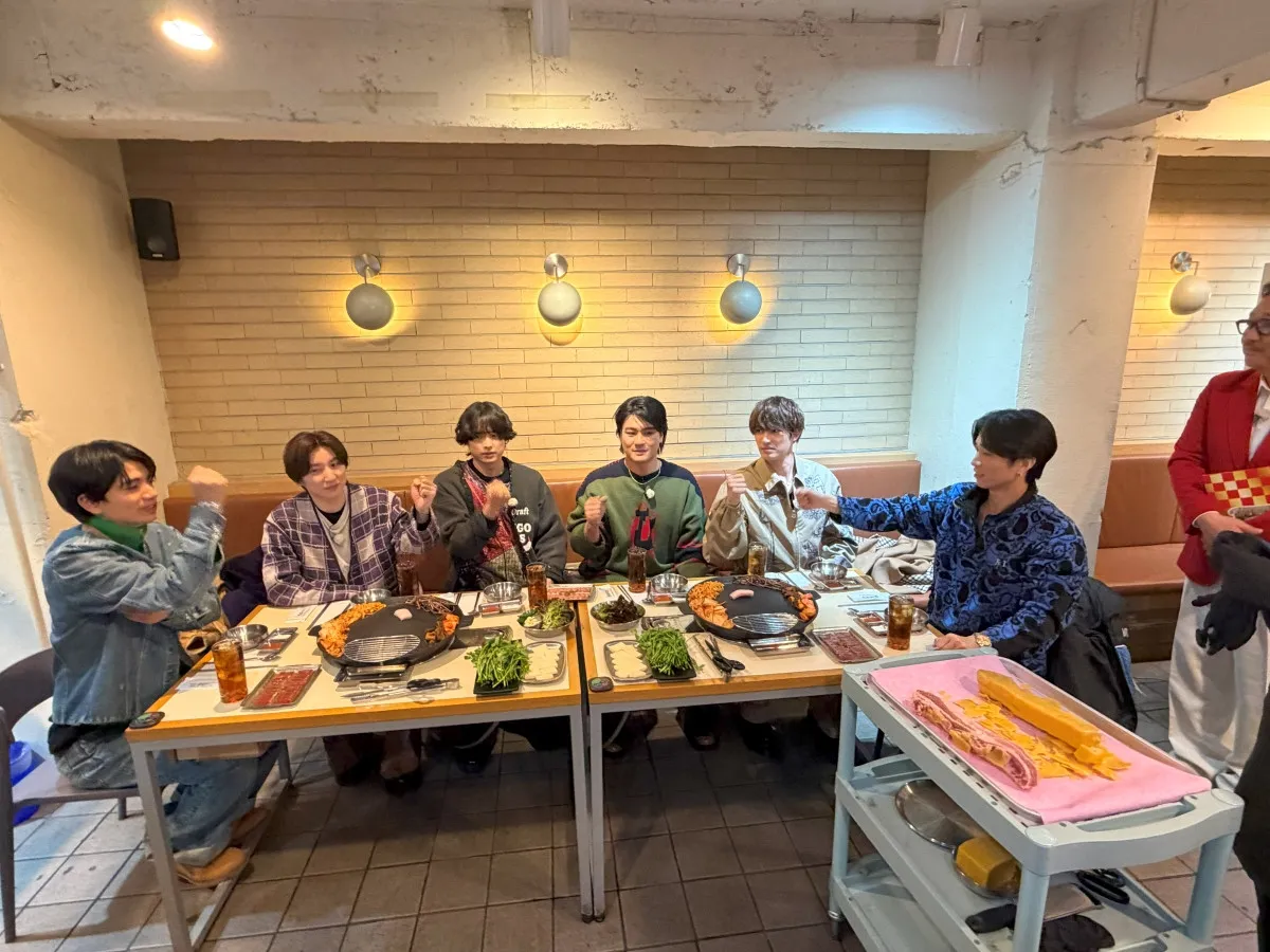 SixTONES、6人で初の韓国ロケ　滞在時間は2時間で本場グルメ堪能＆プリントシール撮影【メンバーコメント】