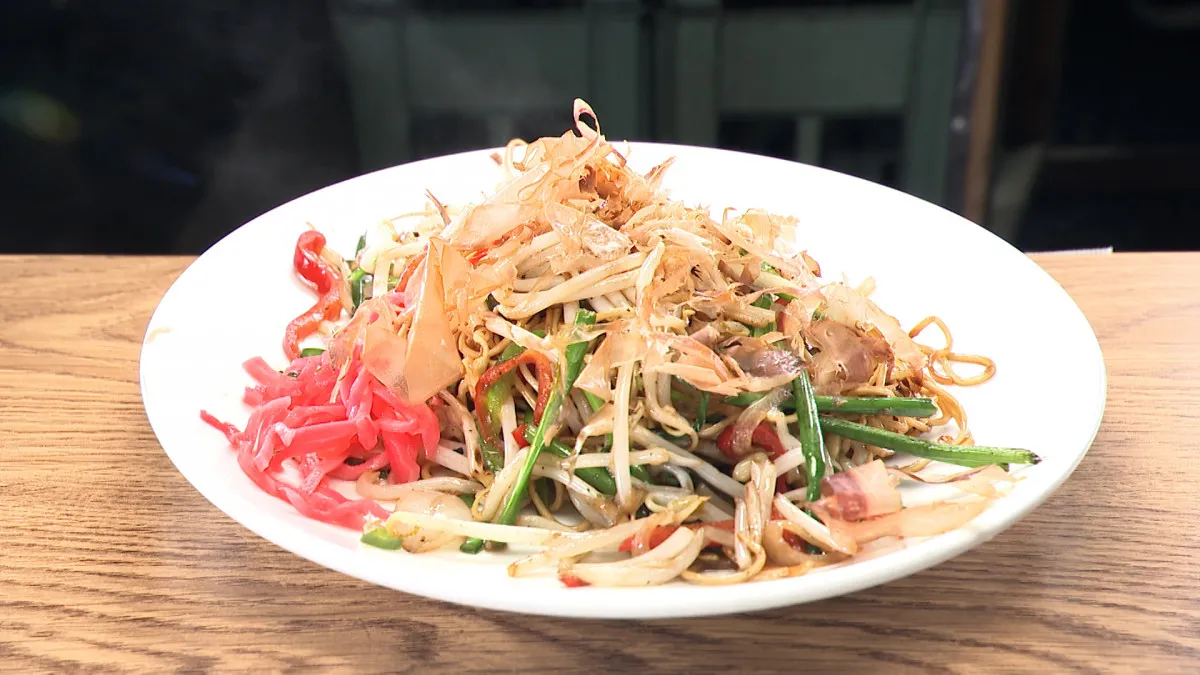 福岡の2代目屋台、「無限に食えてまう」客の心つかむ「焼きラーメン」（950円）　体験を提供「料理だけじゃ思い出に残らんやん」