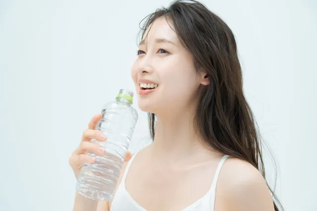 「“なんとなく不調”を放置してない？」寒いから水を飲まない人ほど要注意…隠れ脱水対策アイテム5選