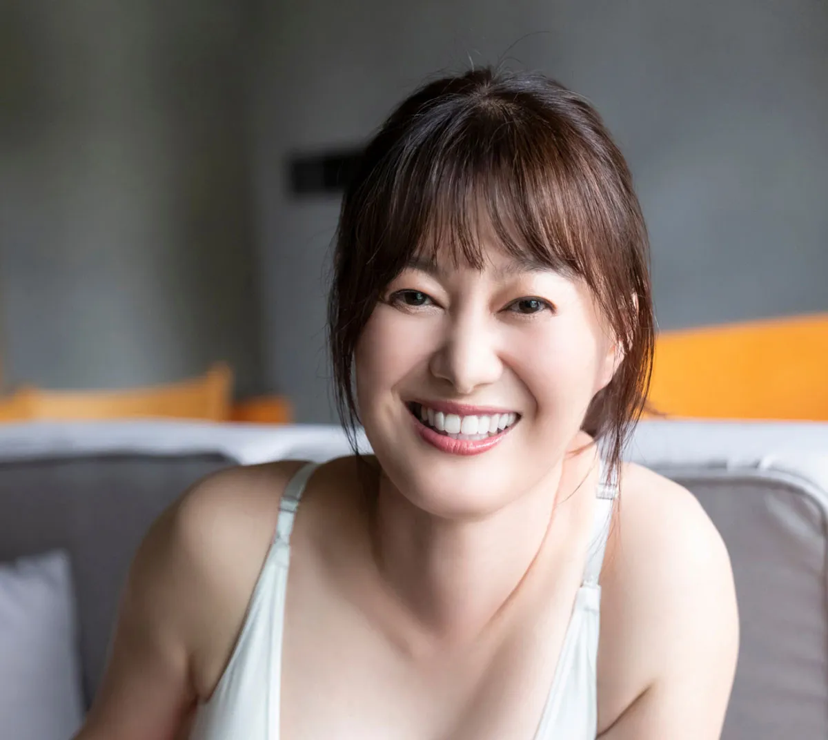 “令和のスイカップアナウンサー”竹中知華、43歳のダイナマイトボディグラビア再び　未公開カットで構成した最新デジタル写真集