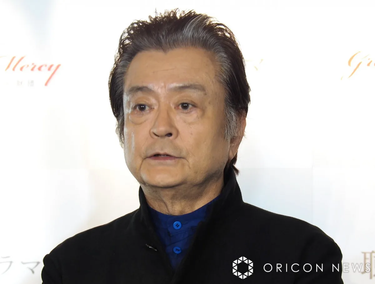 大和田伸也78歳『呪術廻戦』ものまね　ネットで話題の髪かきあげ再現「そっくり」「流行りに乗っかるの早い！」