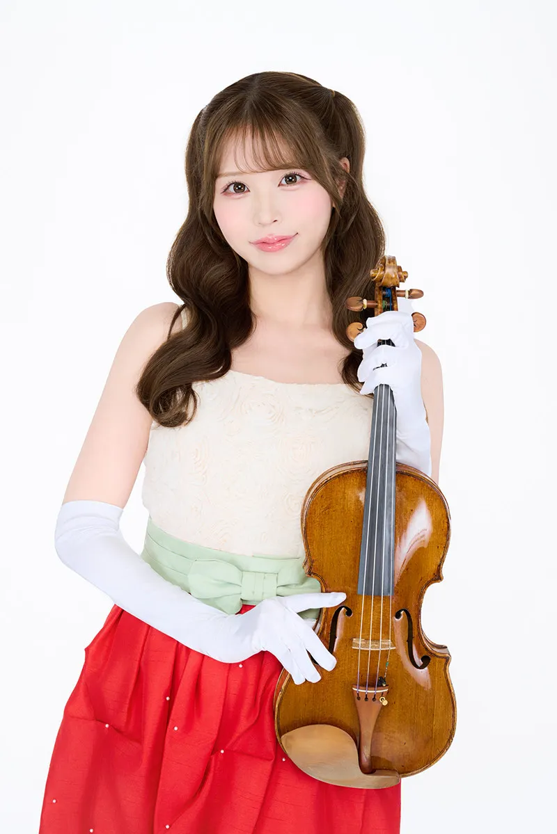 ポップスヴァイオリニストとして注目を集めるトリリンガル・雪見もか、『ミスいちご2026』に就任「いちごの魅力を広げていけたら嬉しい」