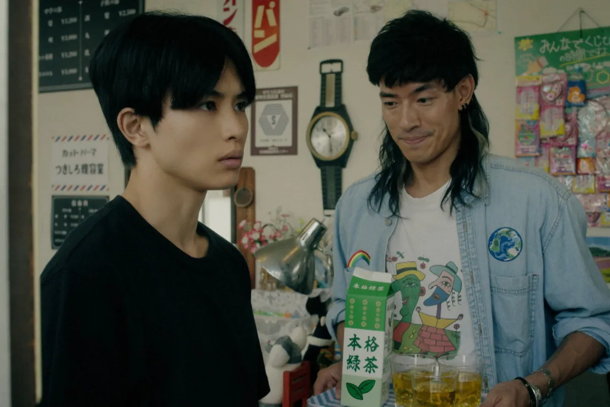 依頼料は300万円…　中島歩“日暮”、草川拓弥“月白”の下で働くことに『俺たちバッドバーバーズ』第2話【あらすじ】