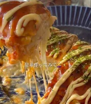 “とろーり”満足感、余った餅を「もちチーズとんぺい焼き」に　レシピが話題「めちゃくちゃ美味しそう…」