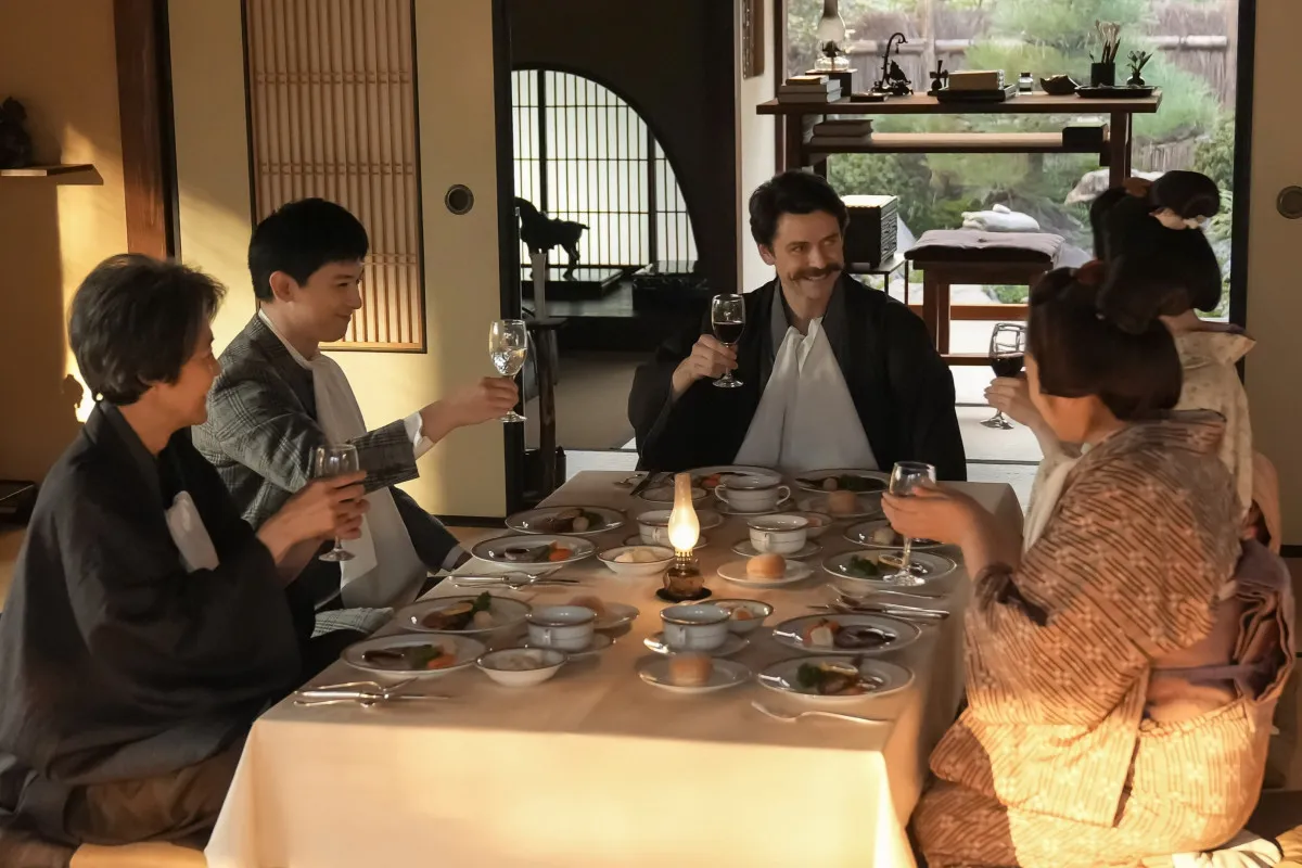 『ばけばけ』日本滞在記完成パーティーを開く　第76回場面カット