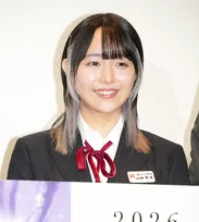 声優・羊宮妃那、黒染めでイメチェン＆ミニスカ学生服の“やんちゃ”姿で登壇　堀江瞬「違和感ない」