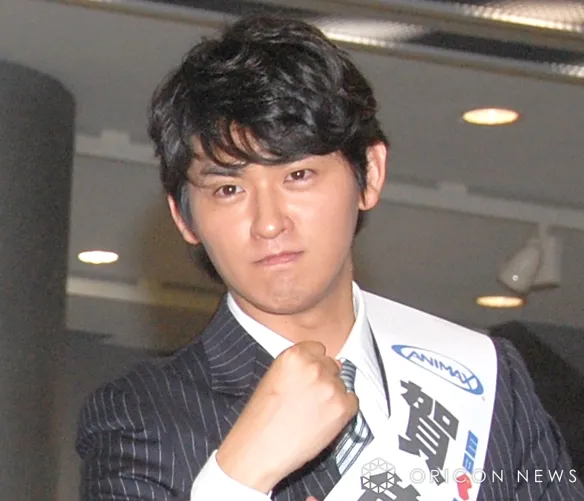 賀集利樹、“ヒーローの日”に47歳誕生日を報告　赤ちゃん時代の写真公開に反響「この頃から、あなたはアギトです」