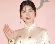 小芝風花、ハッピーオーラあふれるワンピース姿　現在は編み物に夢中