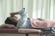 内田理央“千春”、予想外の妊娠発覚で決断　中村ゆりか“えみる”は流産　20日放送『略奪奪婚』第3話【あらすじ】