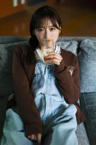 AKB48・小栗有以、2026年4月始まりカレンダー発売決定 ”シンプルで、自然体。”な先行ビジュアル解禁