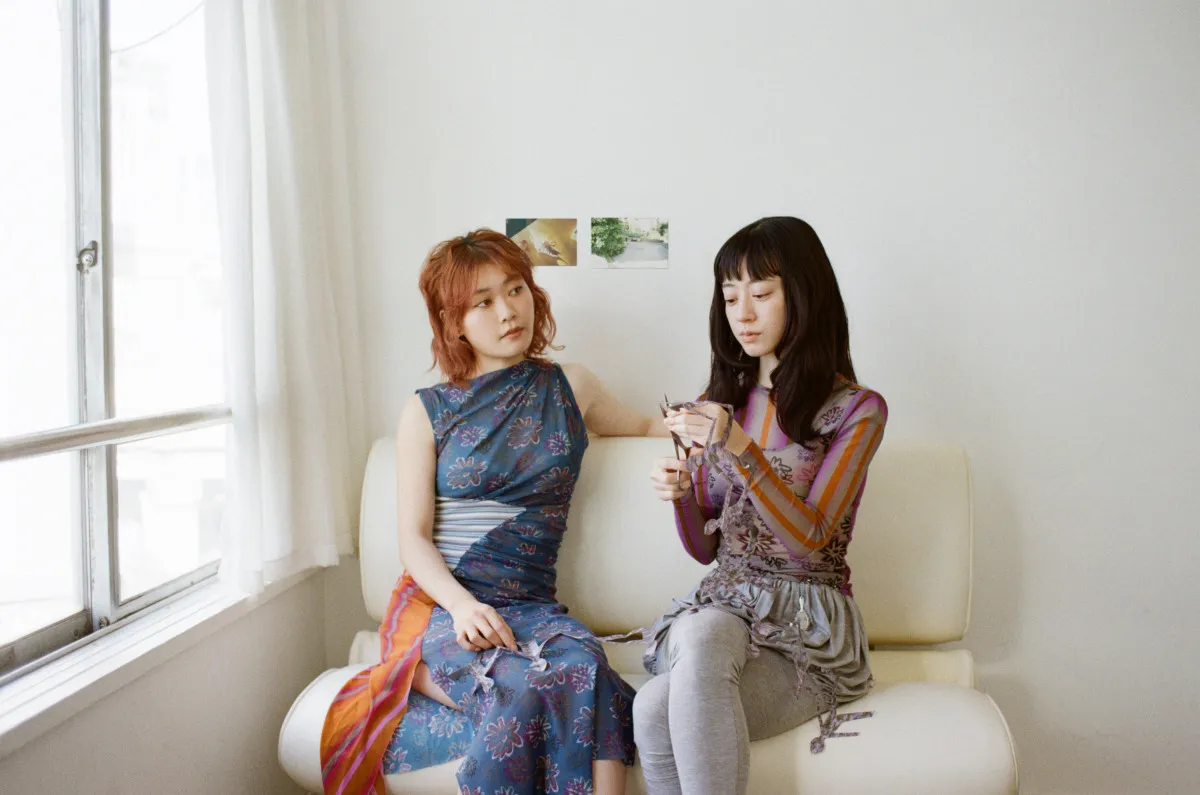 羊文学、Netflixシリーズ『九条の大罪』に主題歌「Dogs」を書き下ろし　3・25に配信リリース決定＆新アー写も