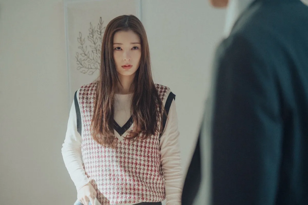 宮本茉由“菜穂”、夫のスーツから見知らぬピアスが…　『この愛は間違いですか』第3話【あらすじ】