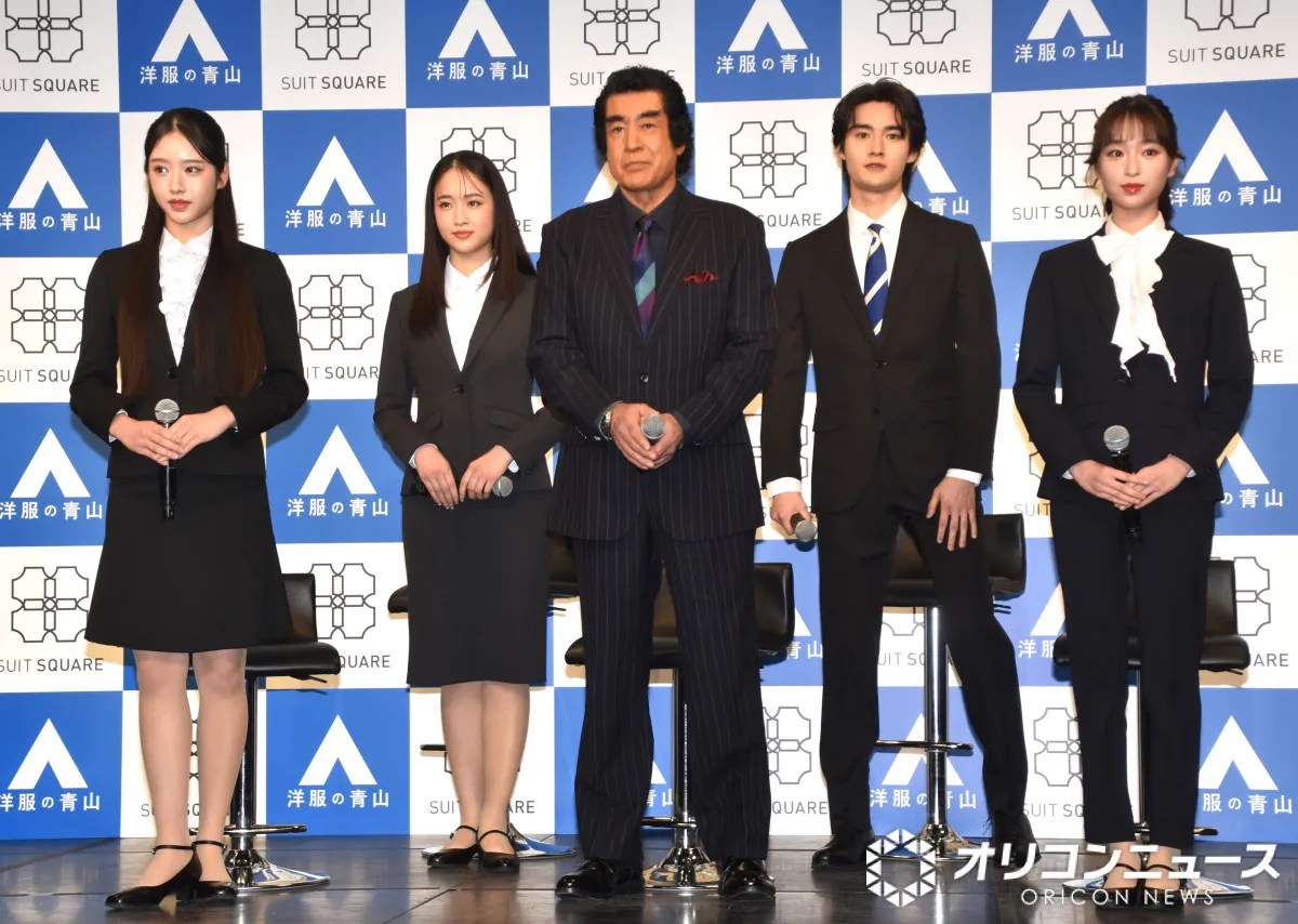 藤岡ファミリーの4きょうだいが父・藤岡弘の掛け声でスーツ姿に「変身」　洋服の青山の新CMに出演