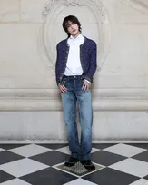 Stray Kidsヒョンジン＆SEVENTEENミンギュ、パリでショー出席　“洗練美”放つ