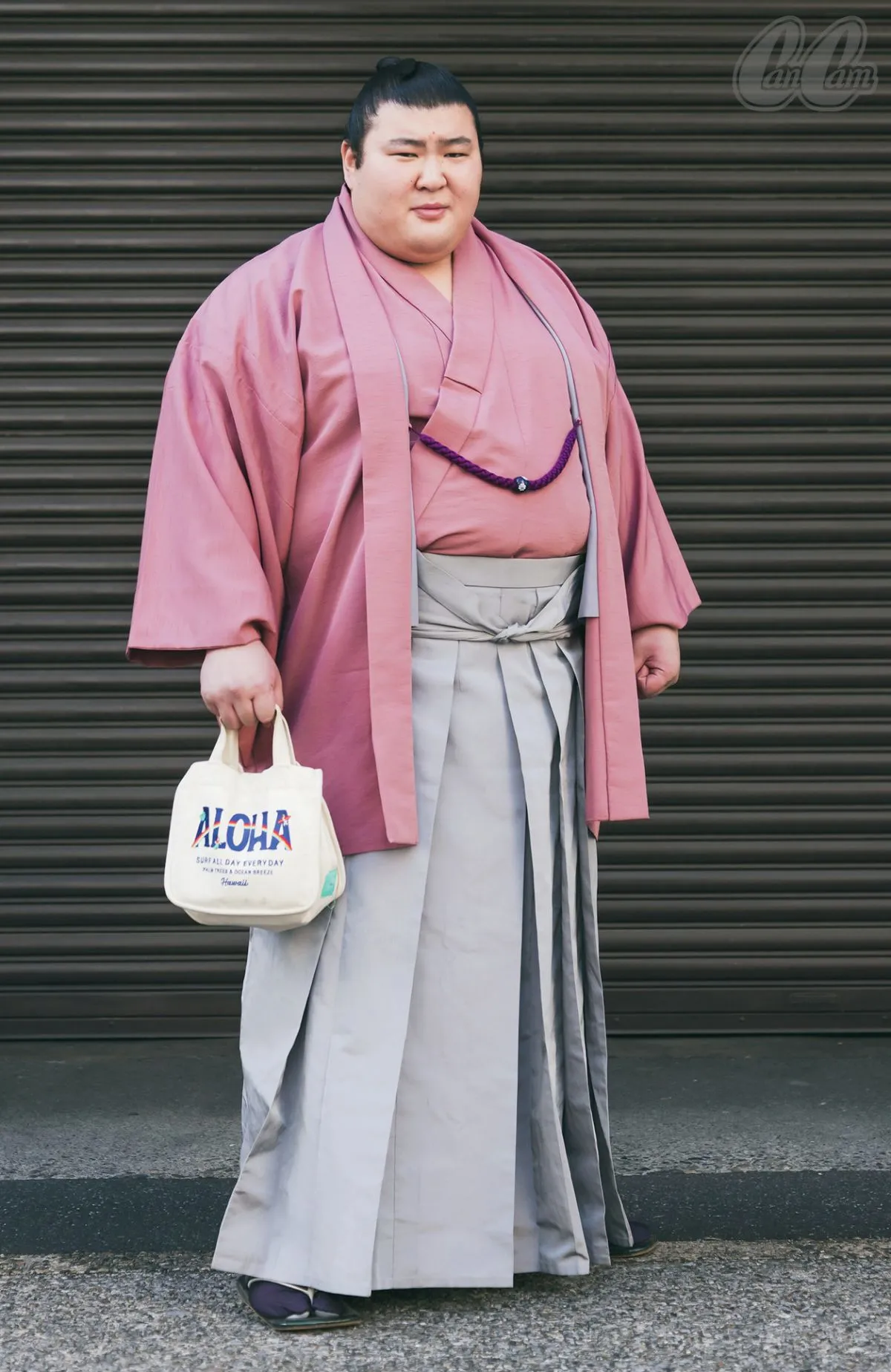 おちゃめな“幕内最重量力士”熱海富士関、バッグの中身公開　色合わせがおしゃれな着物姿披露