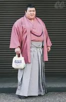 おちゃめな“幕内最重量力士”熱海富士関、バッグの中身公開　色合わせがおしゃれな着物姿披露