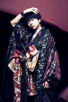 NEWS増田貴久、最新ツアー全衣装を自身で徹底解説　『装苑』だけの特別スタイリングも披露