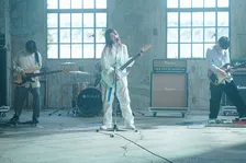 生見愛瑠、アーティスト・Ayaneとして本格始動　1年半のギター練習の成果をMVで公開