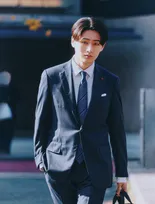 KEY TO LIT猪狩蒼弥、『Oggi』スーツ男子企画で同僚役　甘いストーリー展開も…「思わずツッコミたくなるおもしろい撮影でした」