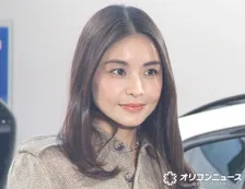 滝沢眞規子、自宅の“曲がってきた植物”に反響「こんな大きいロストラータは珍しい」「こんな立派なのすごい」
