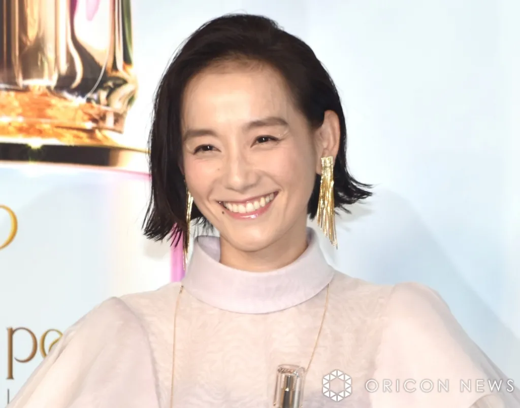 「美しくなったねぇ」46歳・篠原ともえ、“透明感”あふれる近影に反響「ほんとにきれい」「眼福です」　優美な白ワンピ姿