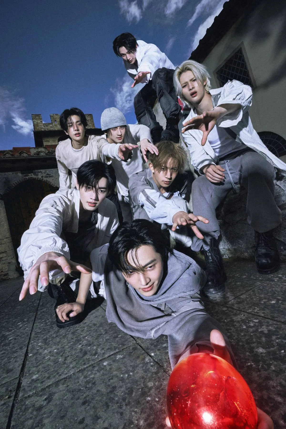 ”ヴァンパイア”コンセプト・ENHYPEN、”異例”プロモーションが話題に　献血キャンペーン”予約枠”満了