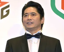 木村拓哉“因縁の相手”萩原聖人と激アツな抱擁　31年前『若者のすべて』での秘話も