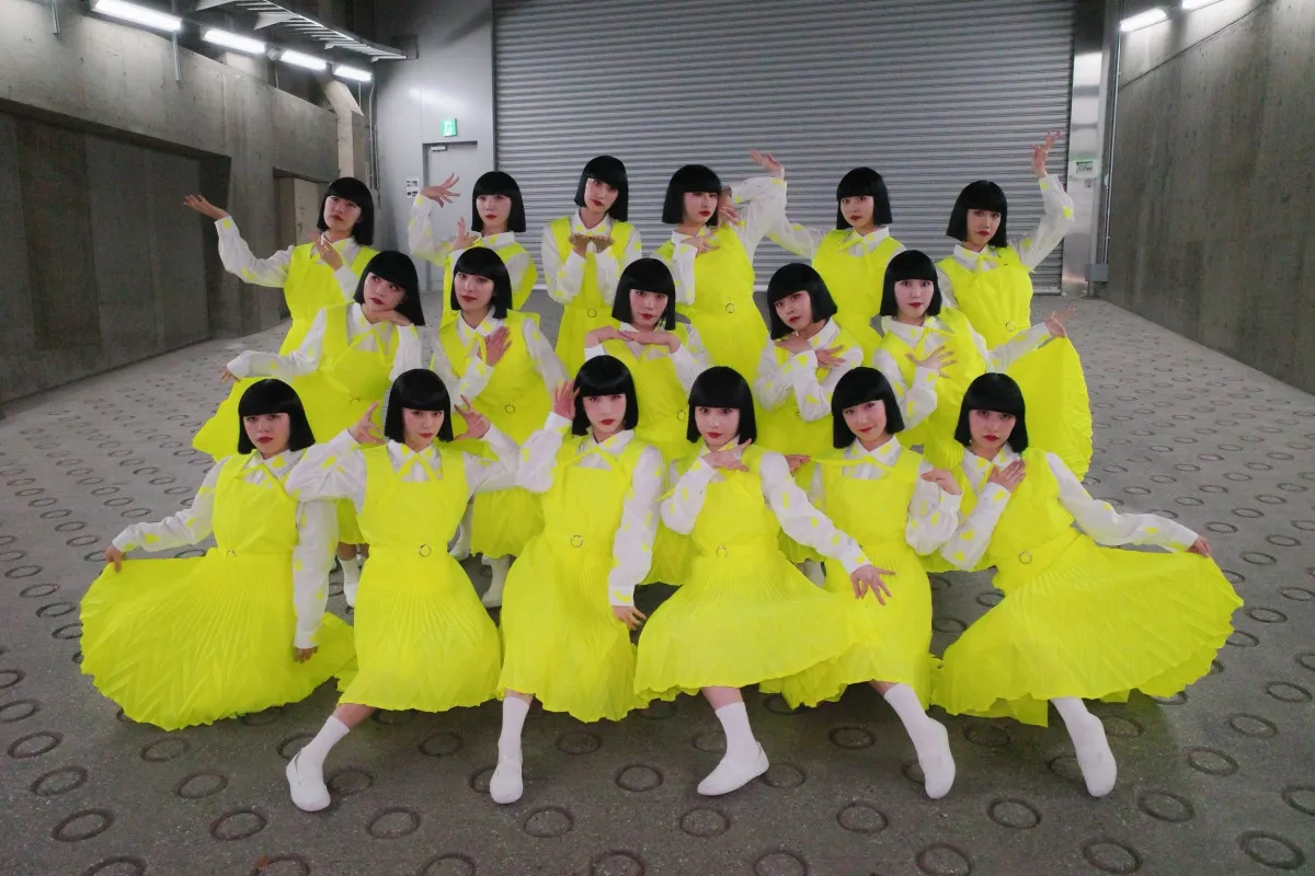 アバンギャルディ、学生制作の特別衣装で圧巻シンクロ　モード学園卒業制作展に登場