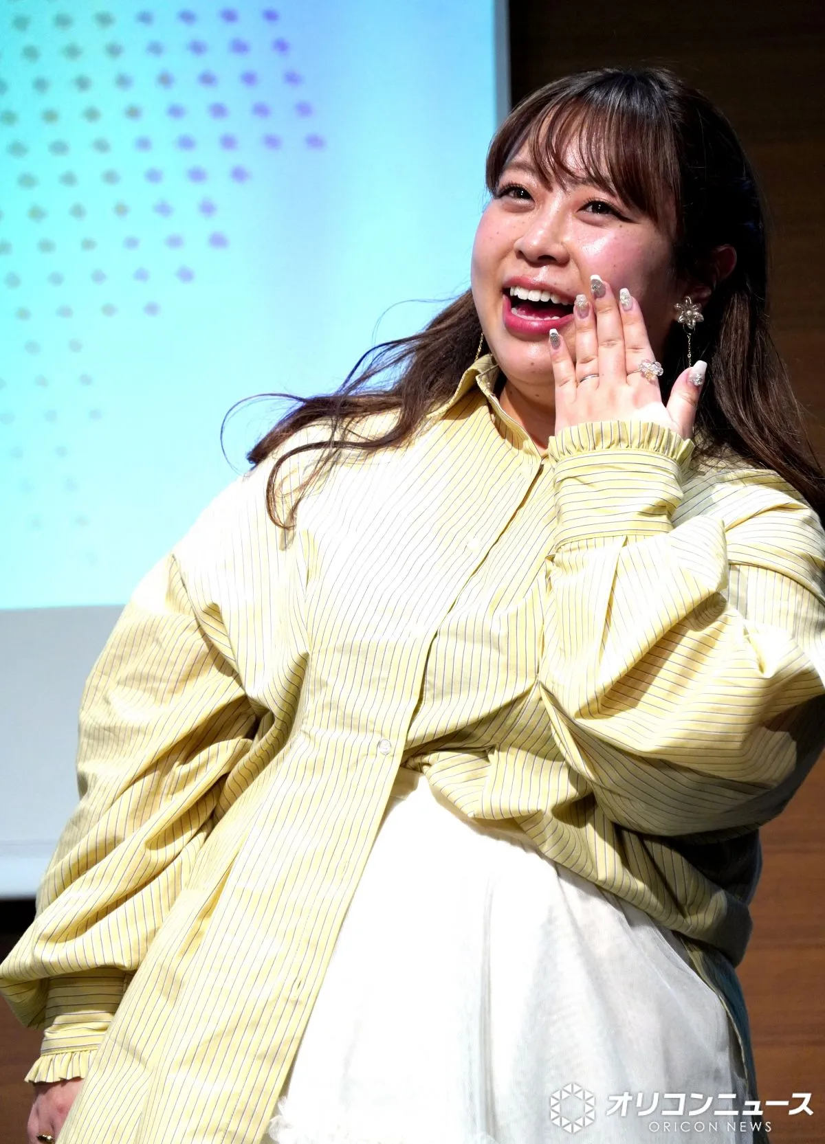 餅田コシヒカリ、結婚発表後初公の場　薬指には指輪キラリ「幸せな家庭を築きます」