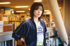 永野芽郁、ボブヘアの“新ショット”公開　Netflix映画『僕の狂ったフェミ彼女』