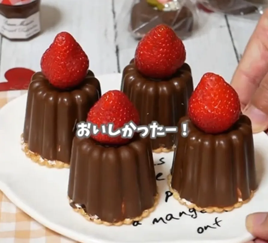 “外パリ、中ふわっ”なバレンタイン「チョコいちごカヌレ」に反響「これもらえたらめちゃくちゃ嬉しい」【作り方動画あり】