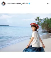 56歳・森高千里、デビュー38周年を記念し“南国サイパン”で撮影　美脚まぶしいショットも「全然オバさんにならないよねー」「スタイルも変わらない」