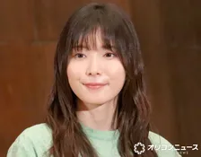 松岡茉優、“印象ガラリ”ショートカット姿の新ビジュアルに反響「短髪キマってる！」「可愛い＆超イカしてる！」